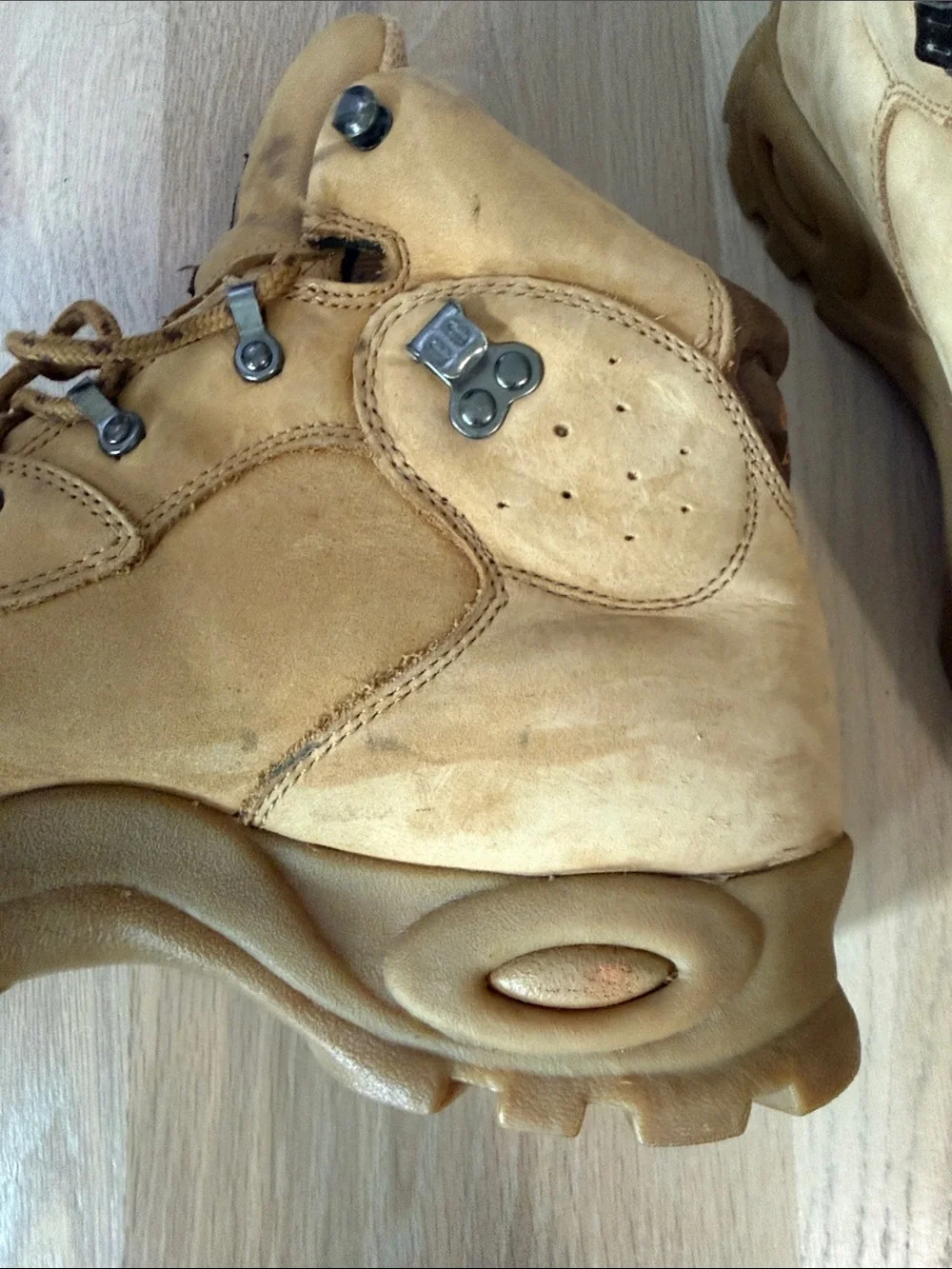 Vintage 1996 Nike ACG Air Hiking Boots Wheat Tan Men's Size 12
